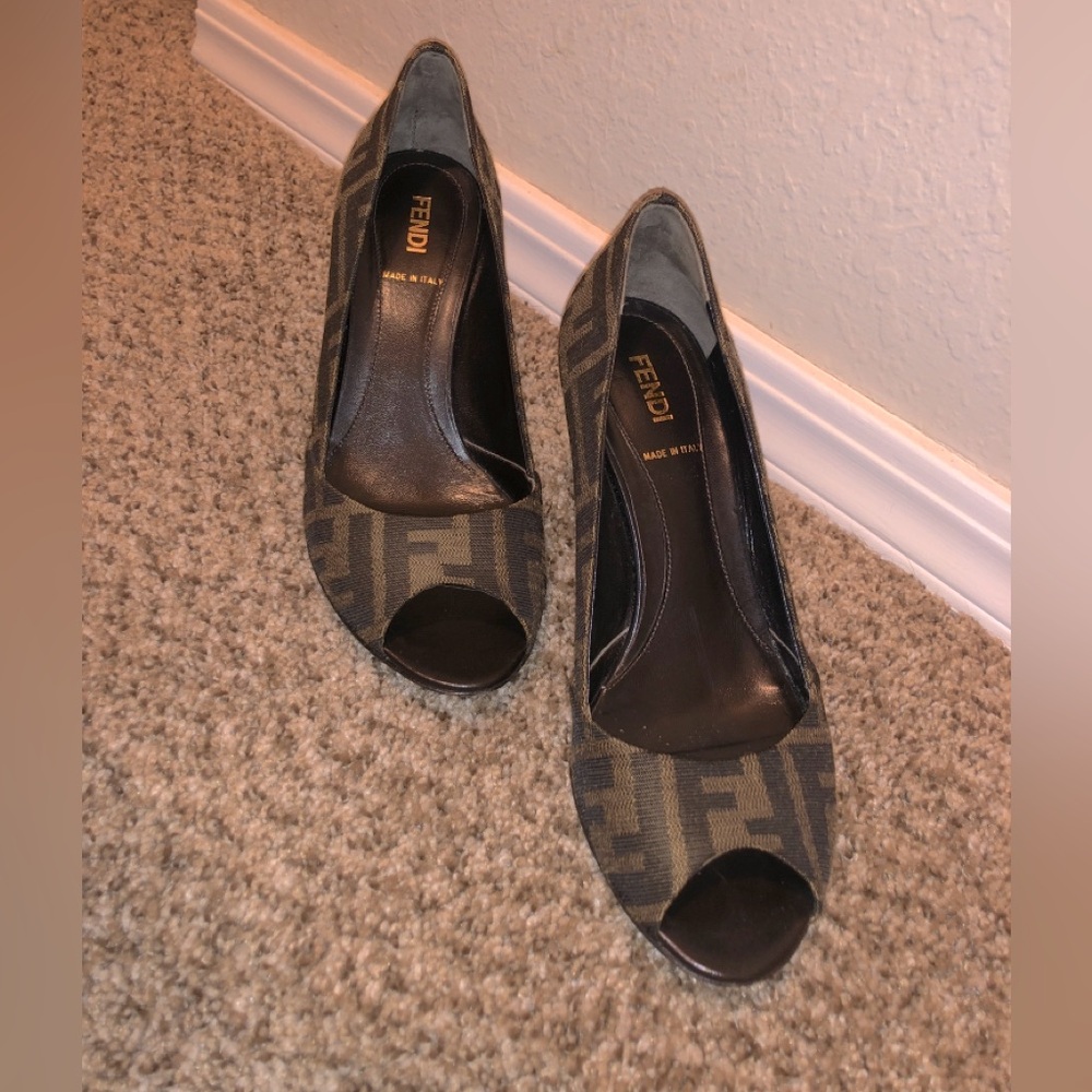 Fendi Logo Cloth Heels, US 6, Good Condition, Very Comfortable, Gold Accent